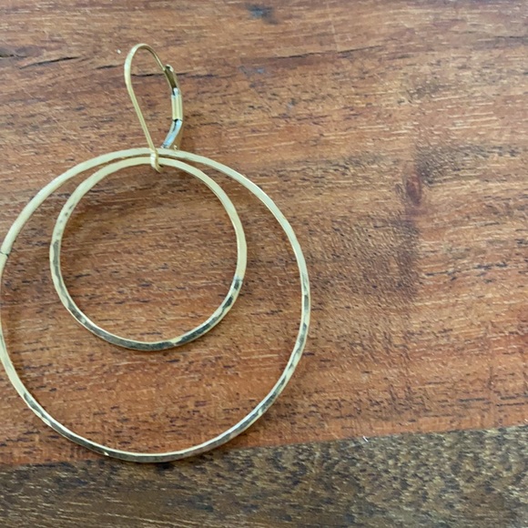 Sabina “The Staple” Hammered Gold Hoop Earring 14k gold filled - Picture 2 of 6